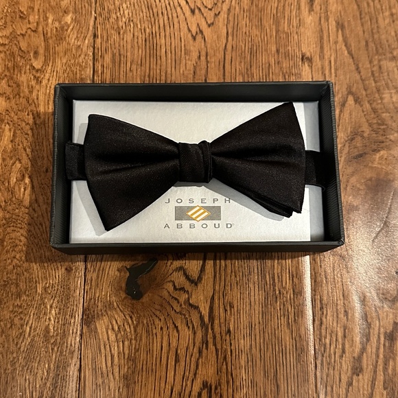 Joseph Abboud Silk Bowtie Men's - Picture 1 of 3